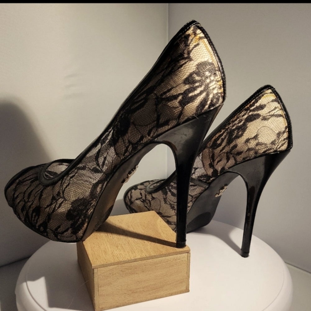 Jennifer Lopez black lace heels size 9